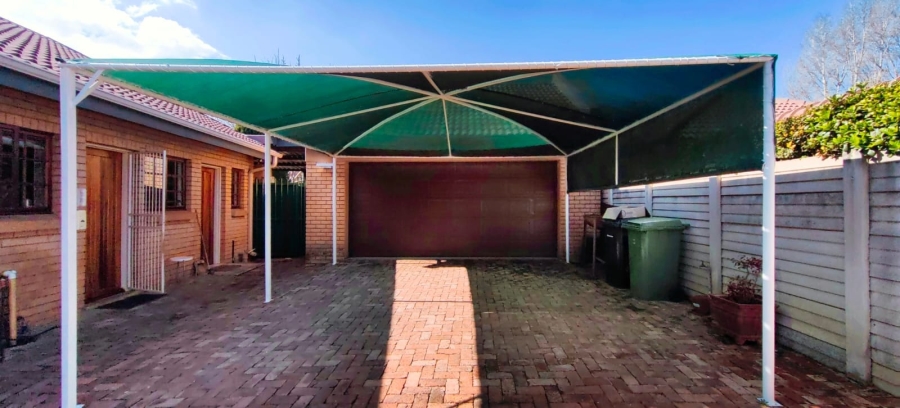 6 Bedroom Property for Sale in Mooivallei Park North West